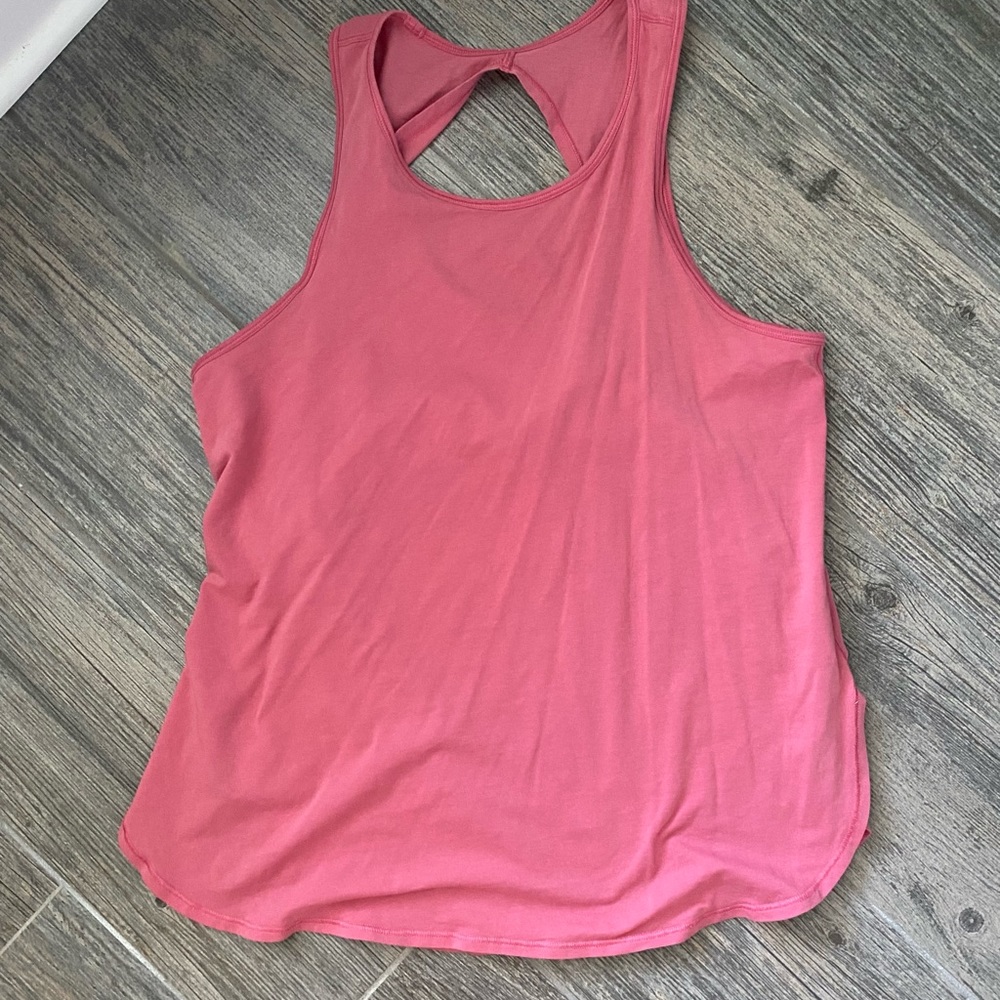 Lululemon tank with open back